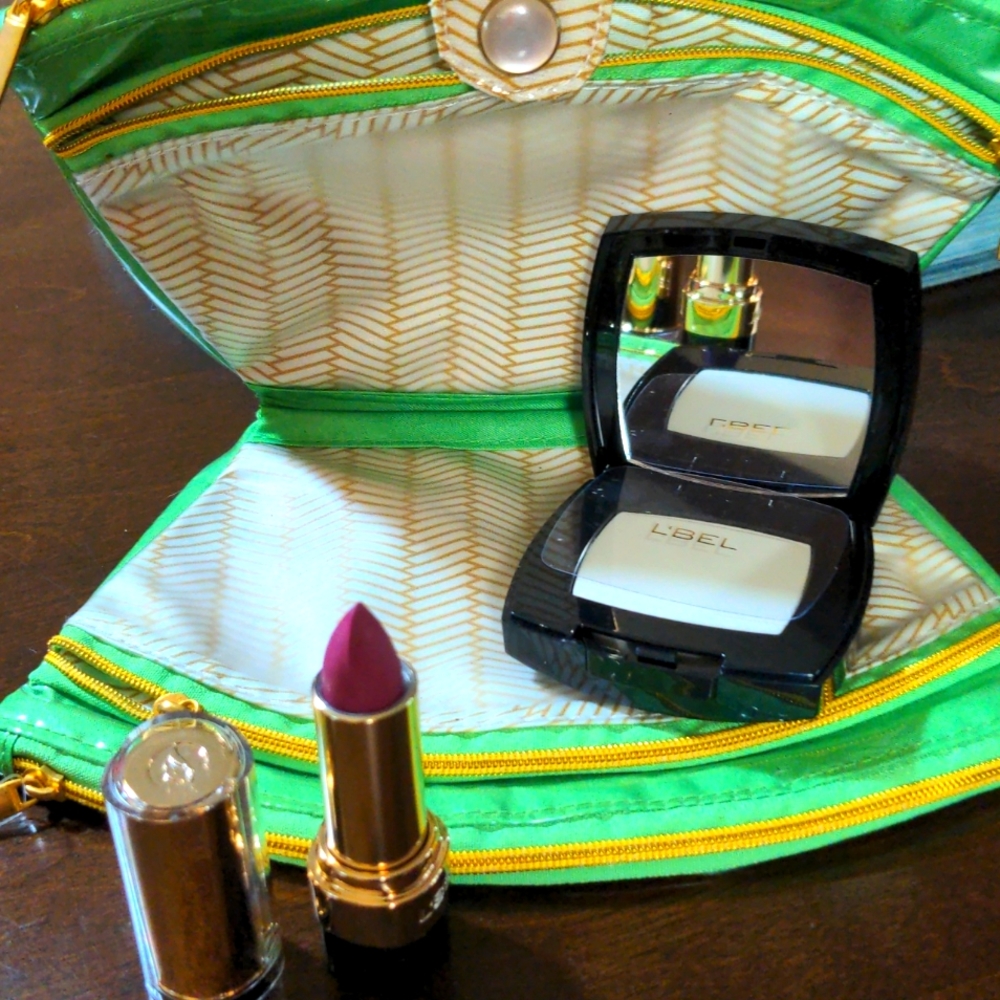 Make up w/makeup bag